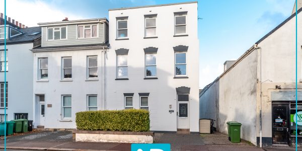 Facebook post logo with border